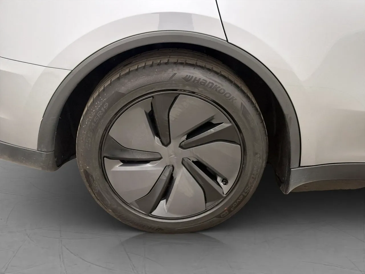 Tesla Model Y bild 36