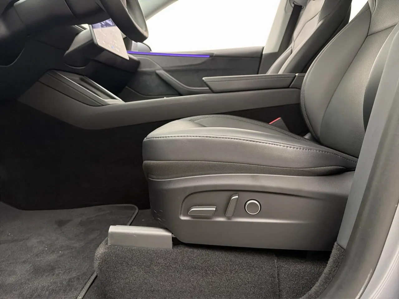 Tesla Model Y bild 28