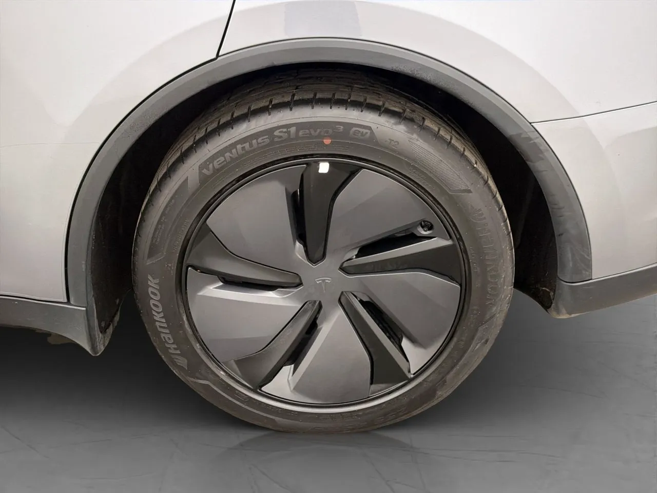 Tesla Model Y bild 35