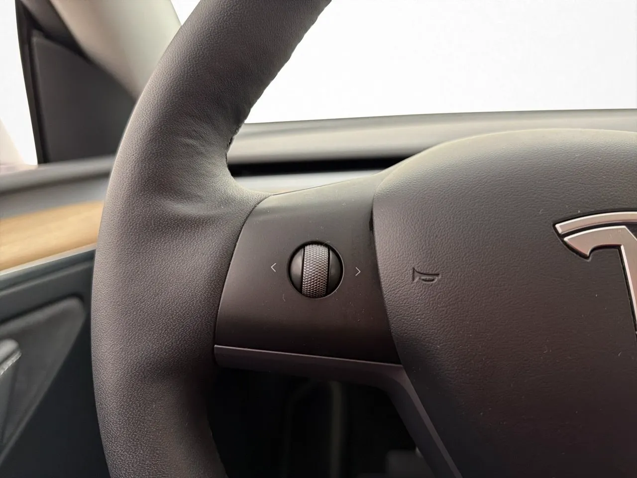 Tesla Model Y bild 15