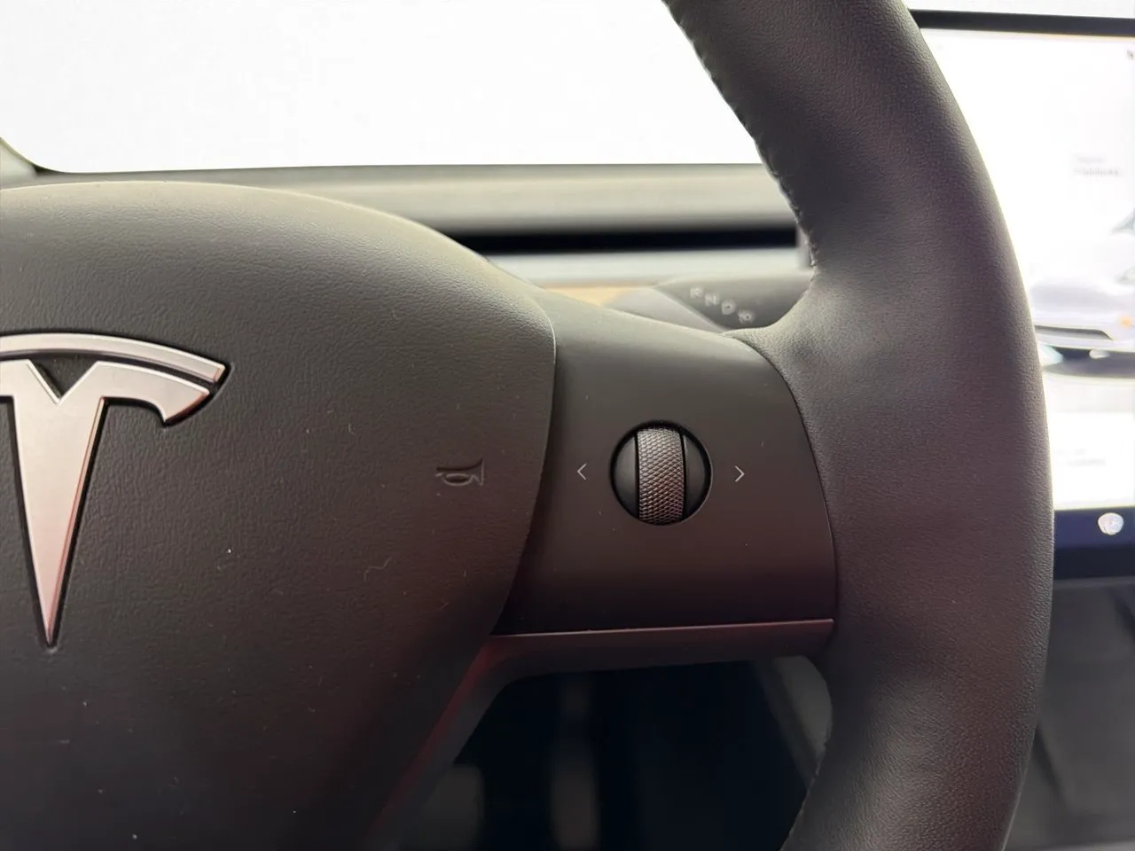 Tesla Model Y bild 16