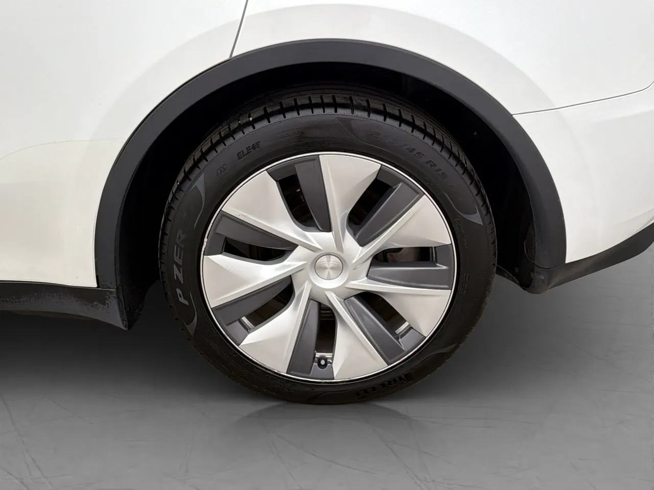 Tesla Model Y bild 32
