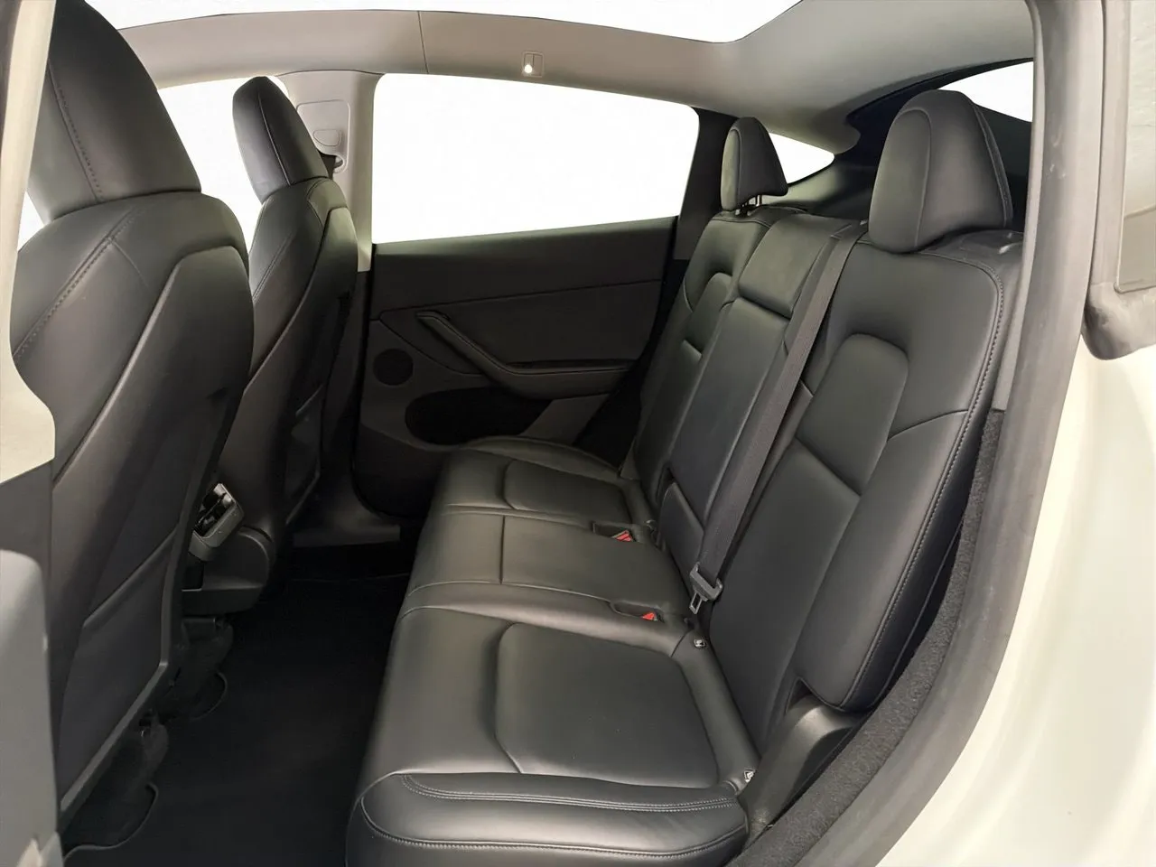 Tesla Model Y bild 27
