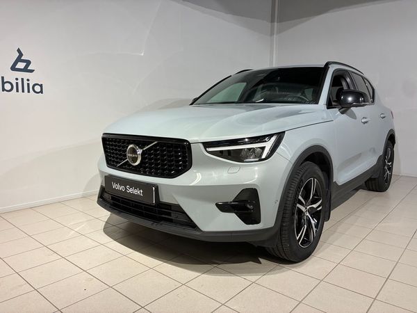 Volvo XC40 B3 FWD Bensin Plus Dark - 2025