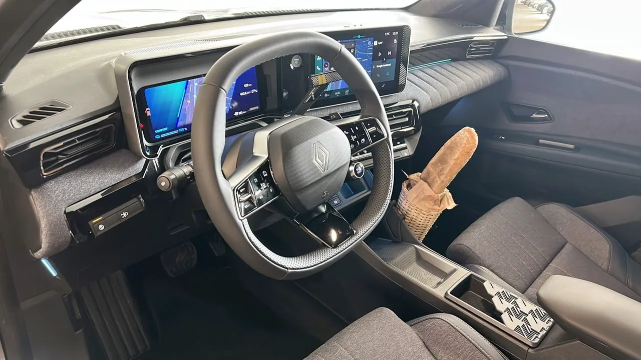 Vehicle image 35