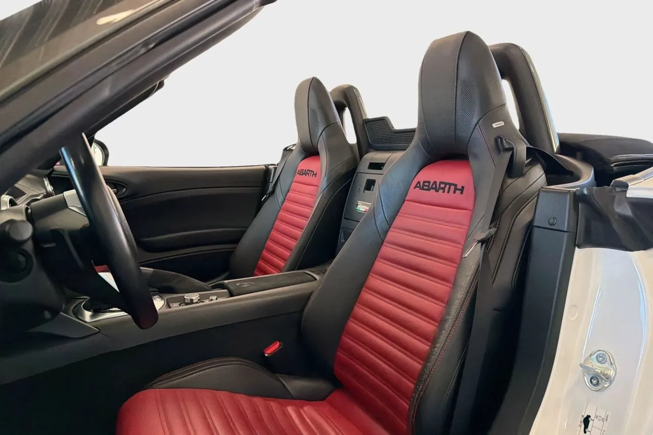 Vehicle image 32