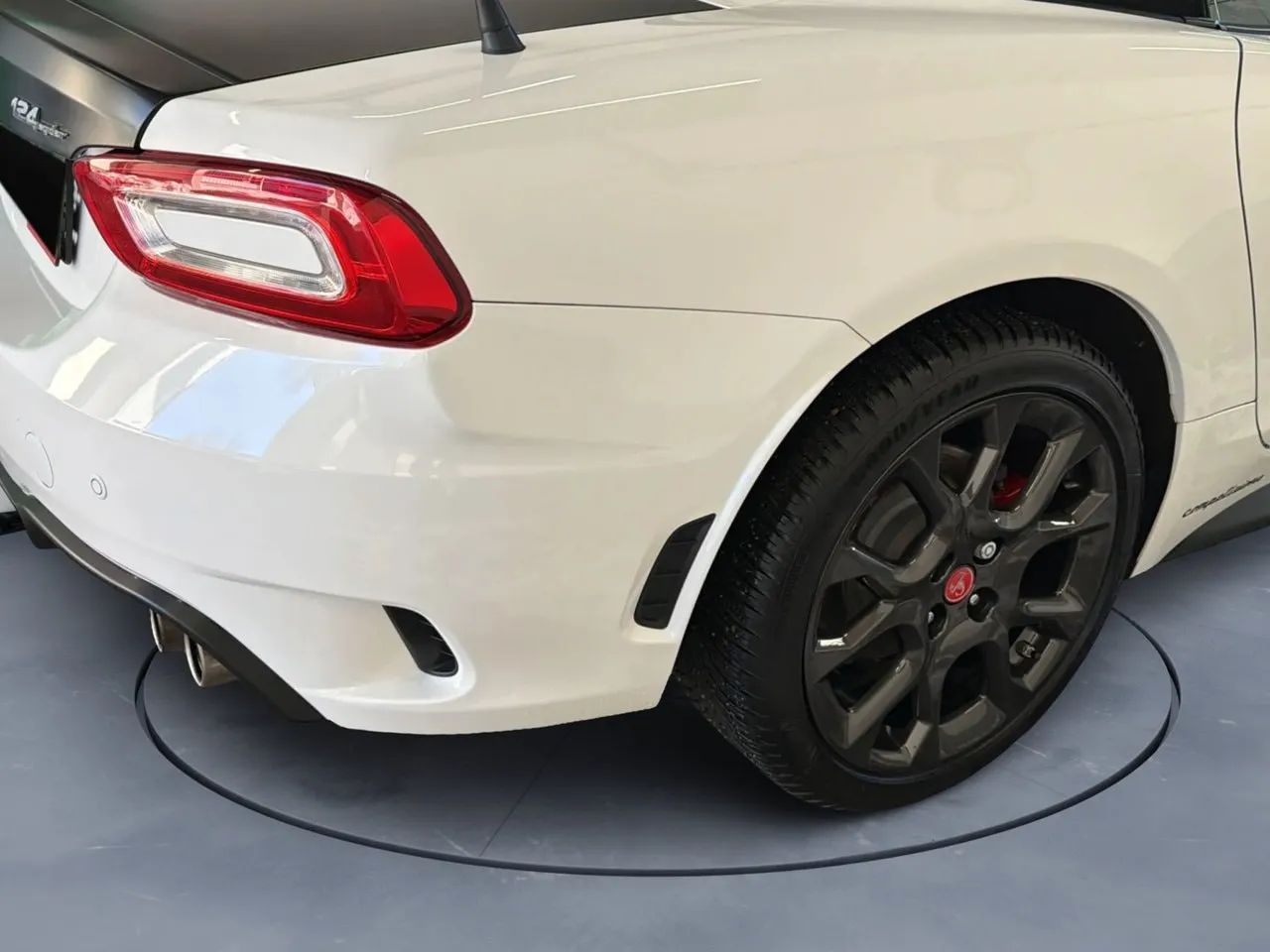 Vehicle image 26