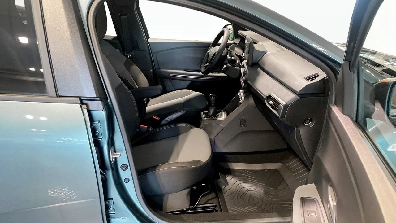 Vehicle image 7