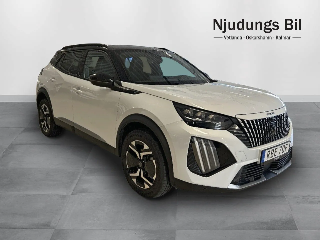 Vehicle image 3