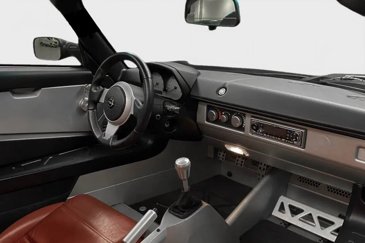 Vehicle image 18