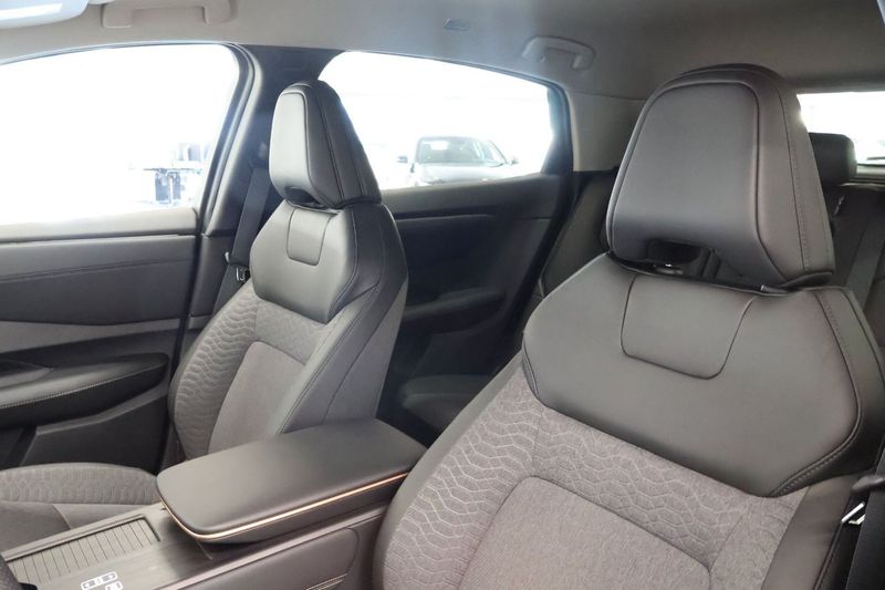 Nissan Ariya bild 8