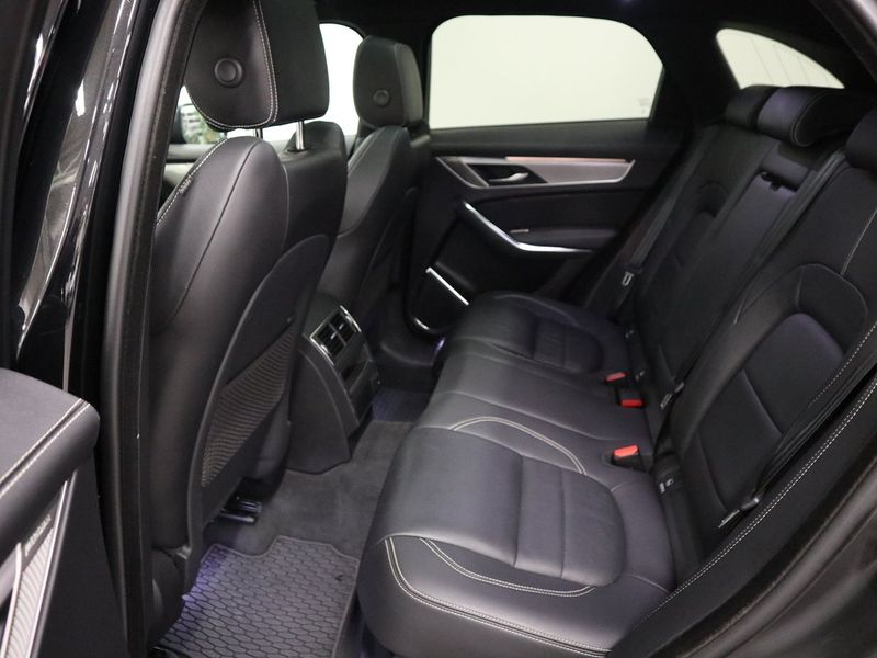 Jaguar F-Pace bild 10