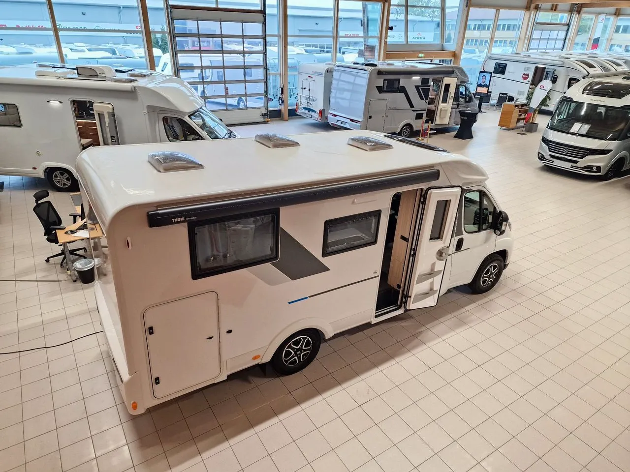 Vehicle image 4