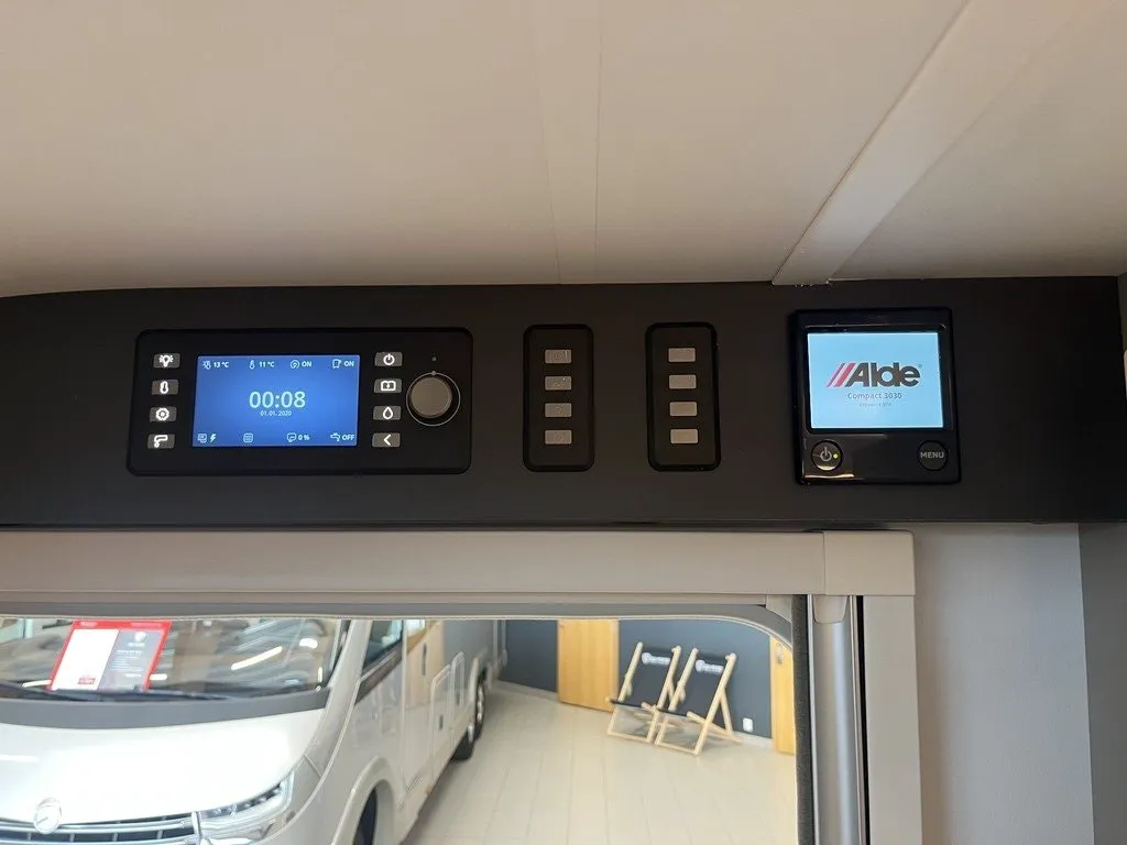 Vehicle image 26
