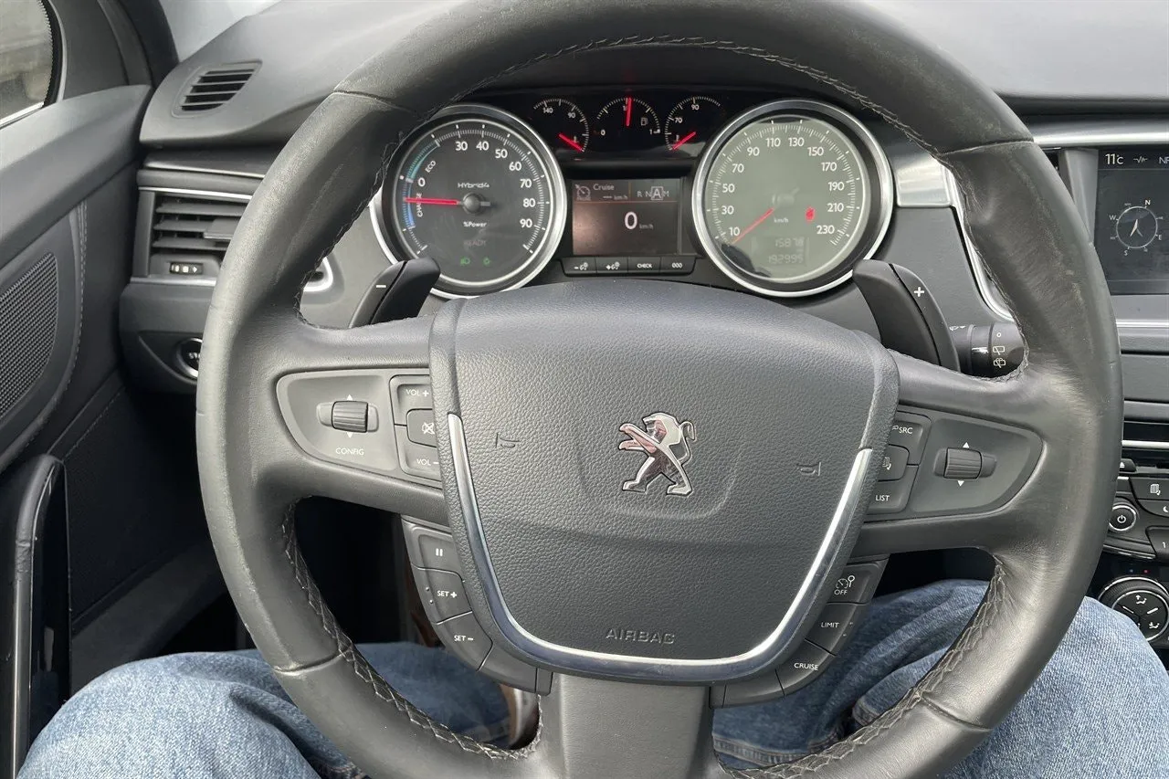 Vehicle image 11