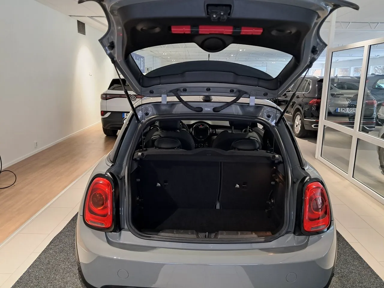 Vehicle image 6