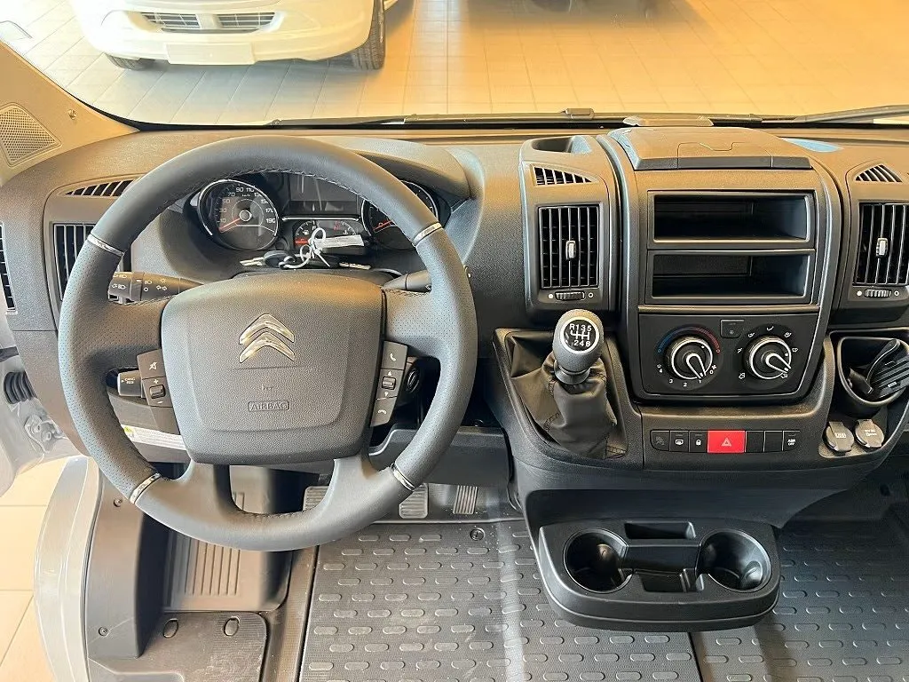 Vehicle image 29