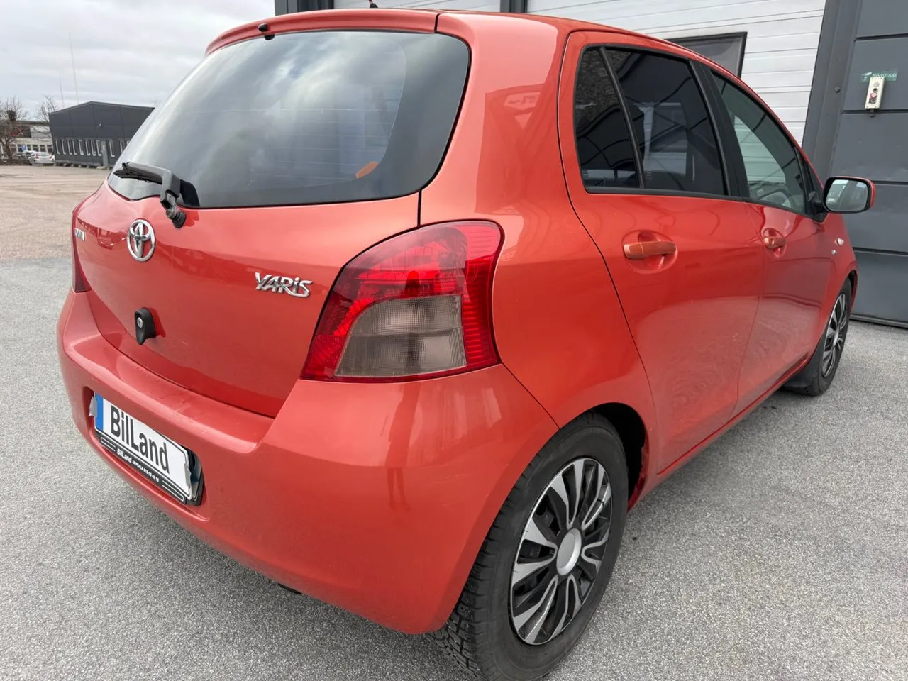 Vehicle image 3