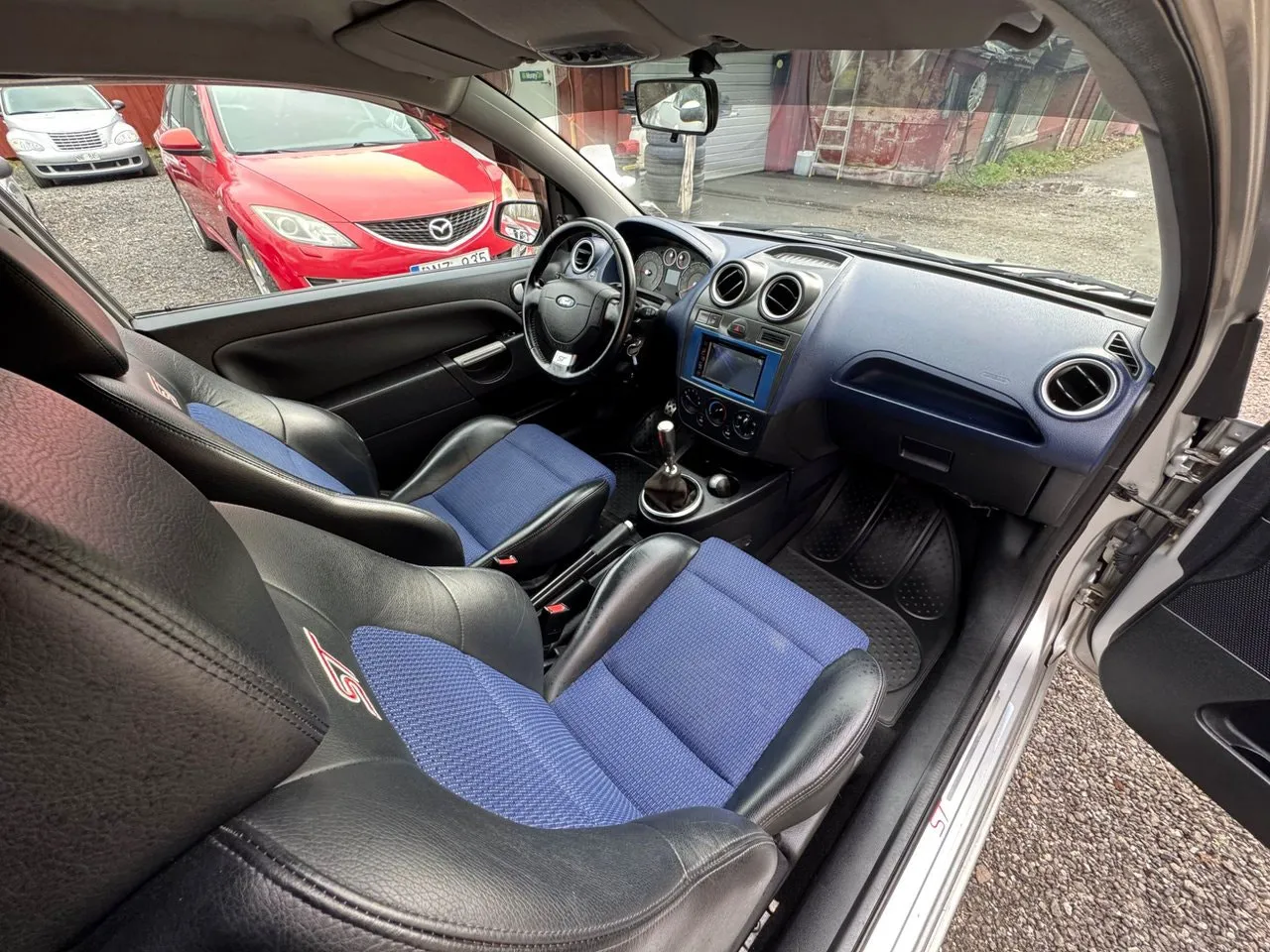 Vehicle image 16