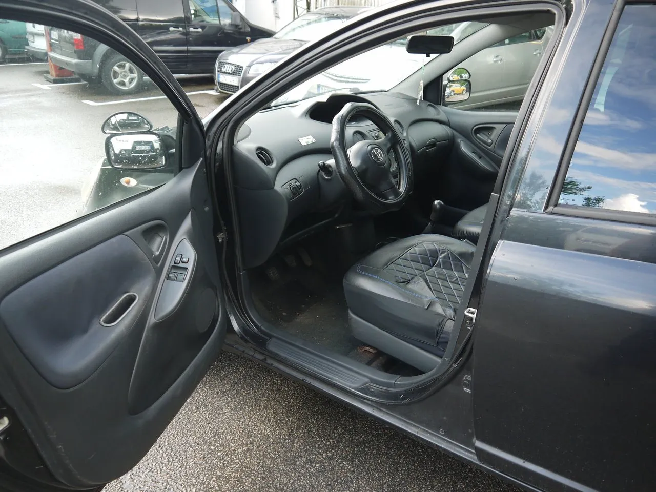 Vehicle image 11