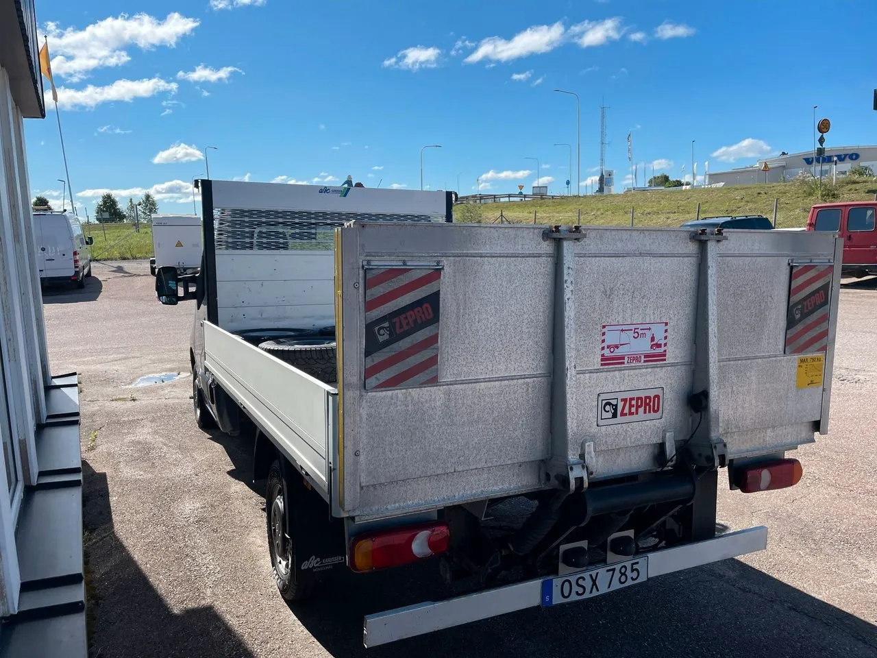 Vehicle image 3