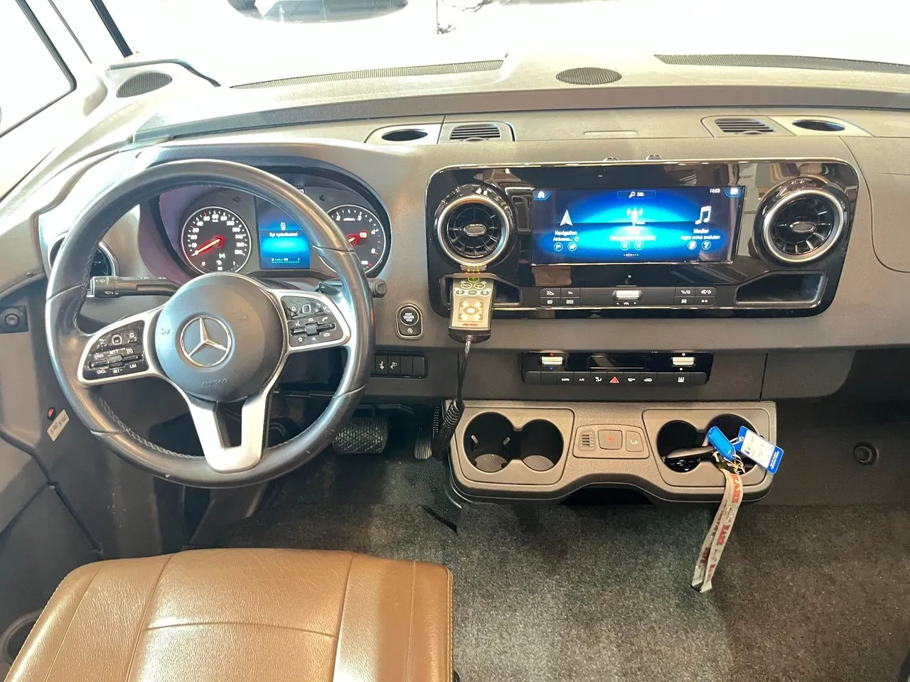 Vehicle image 34
