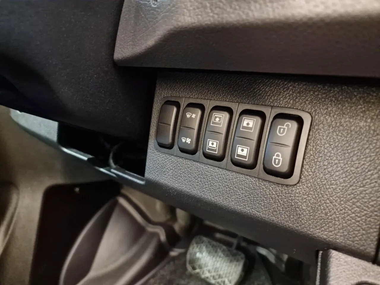 Vehicle image 27