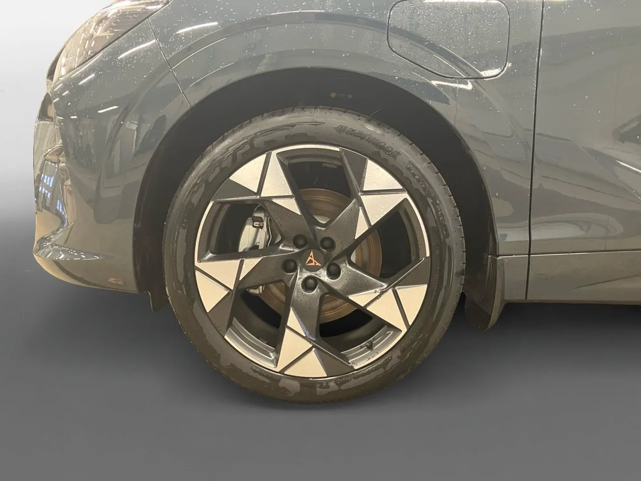 Vehicle image 16