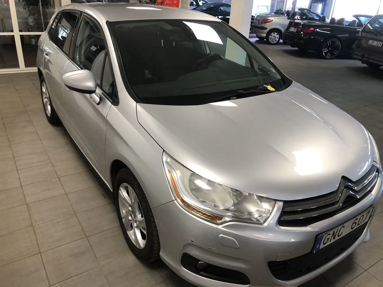 Vehicle image 4