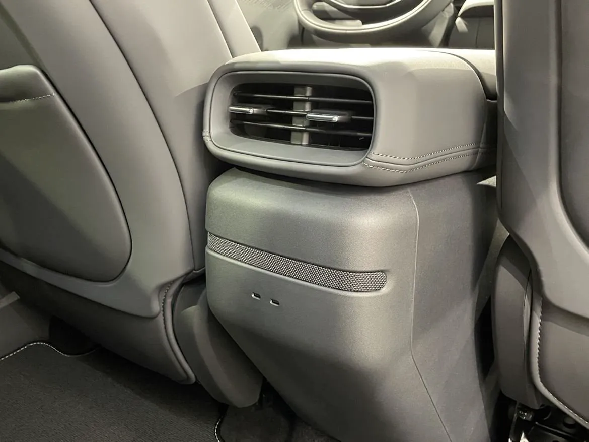 Vehicle image 20