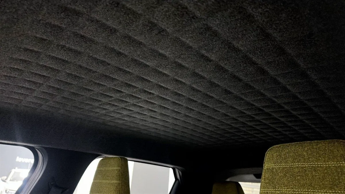Vehicle image 32