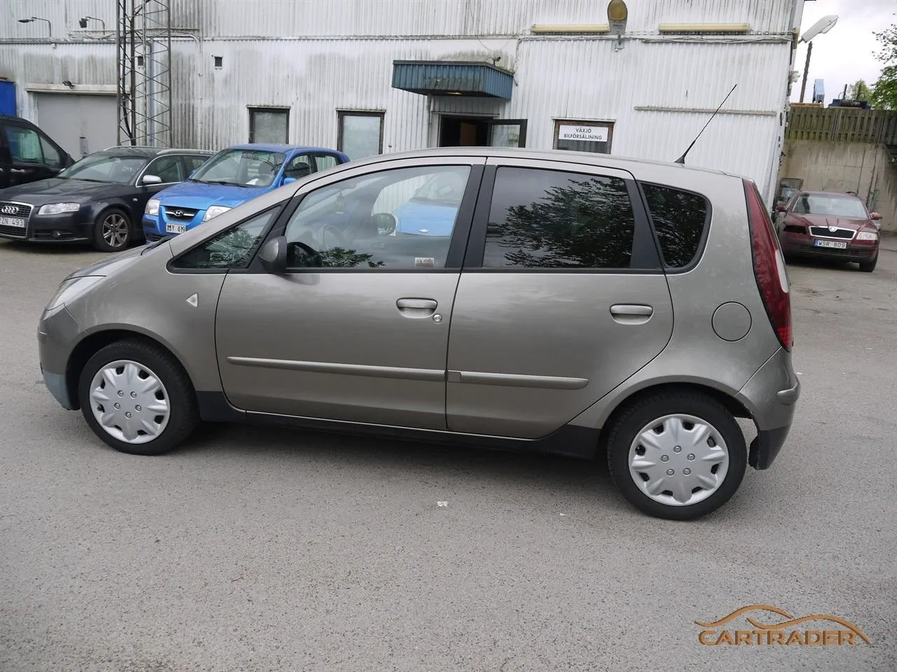Vehicle image 7