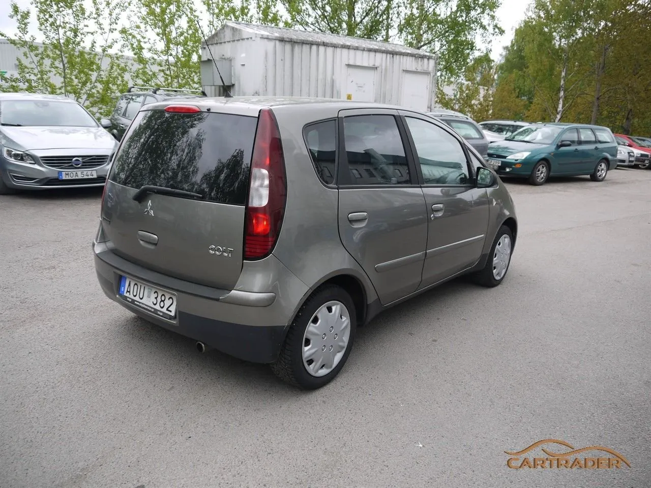 Vehicle image 4