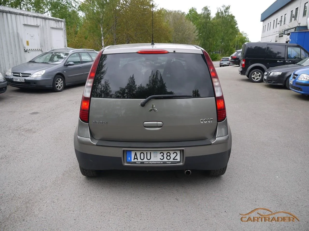 Vehicle image 5
