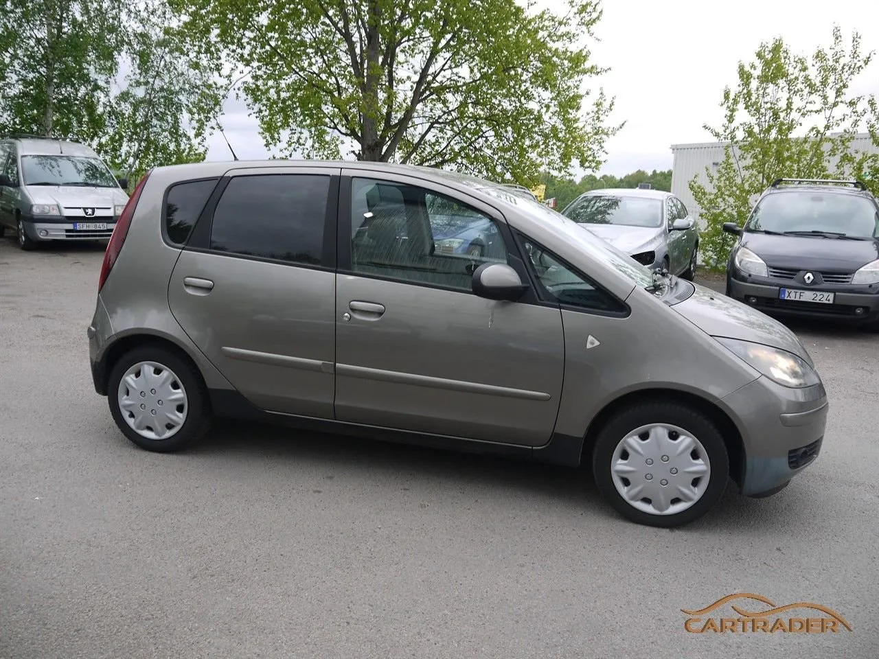 Vehicle image 3