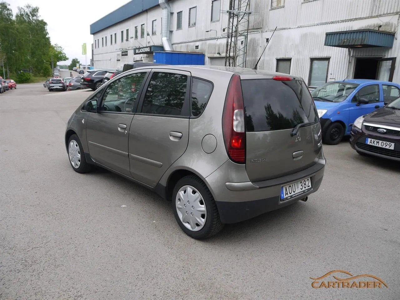 Vehicle image 6