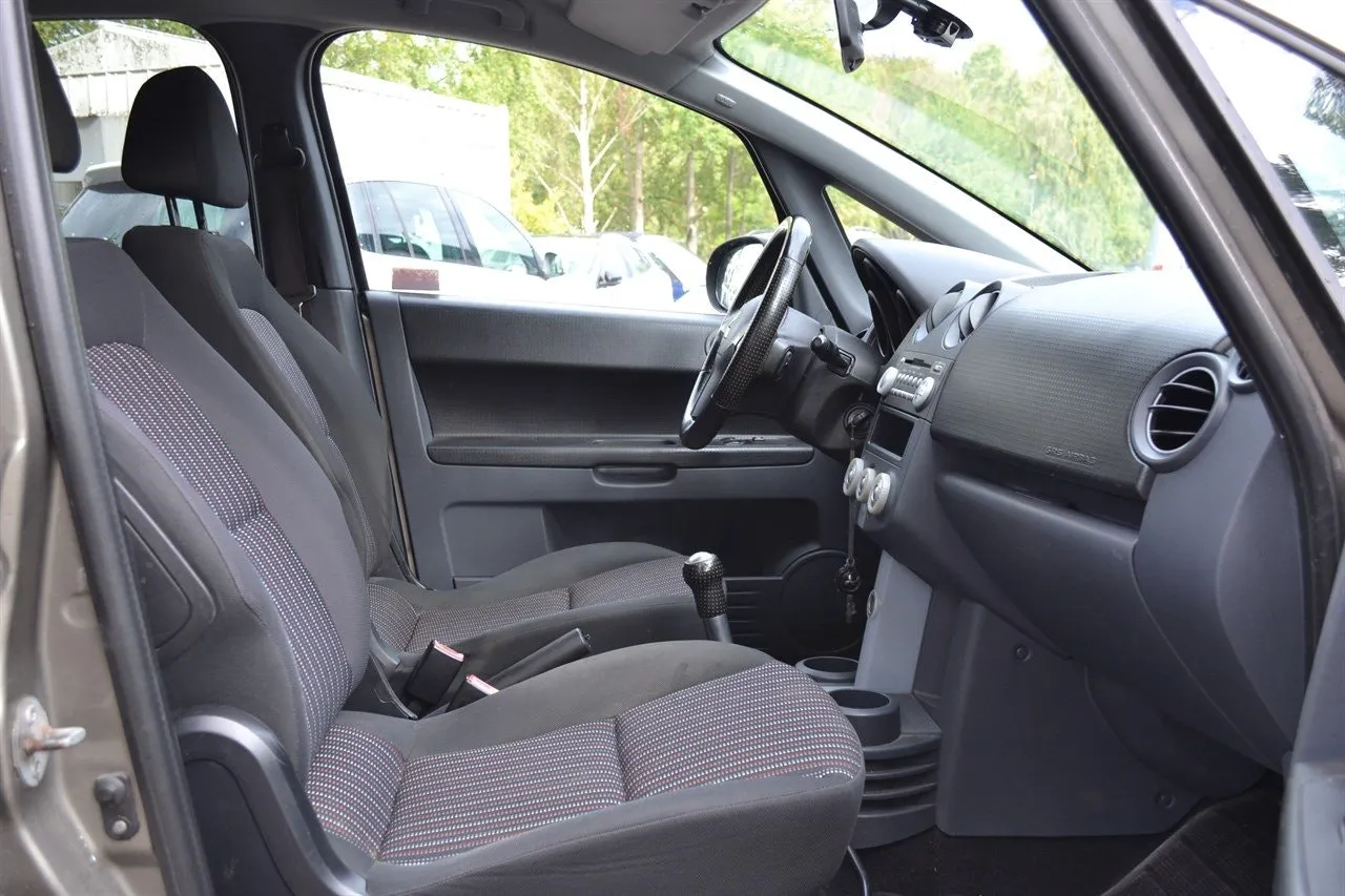 Vehicle image 6