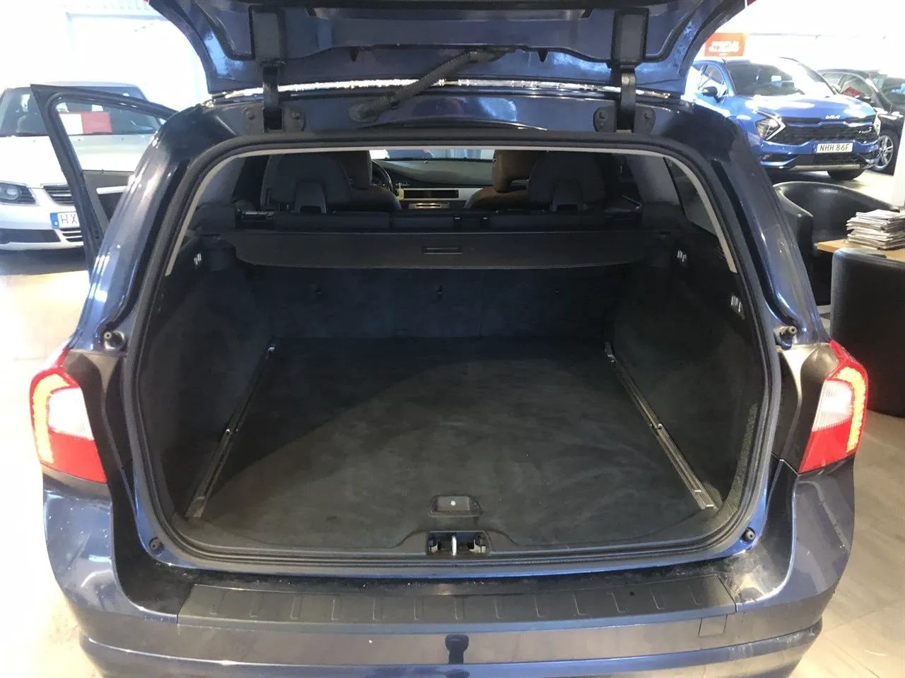 Vehicle image 8