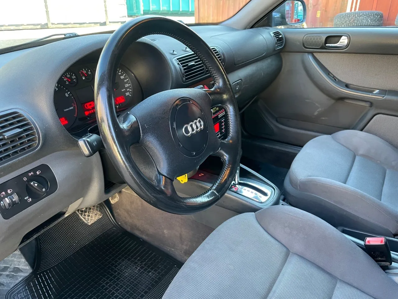 Vehicle image 7