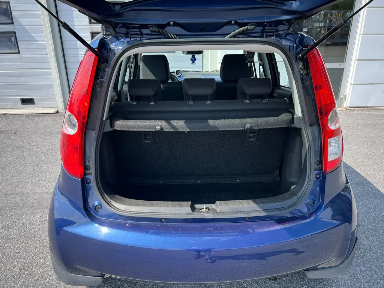 Vehicle image 8