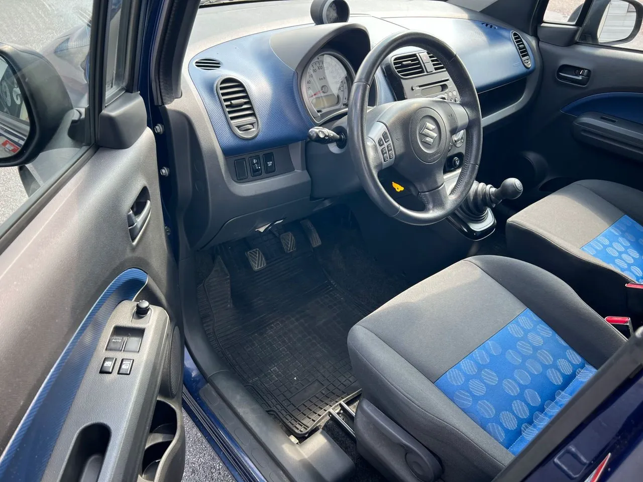 Vehicle image 6