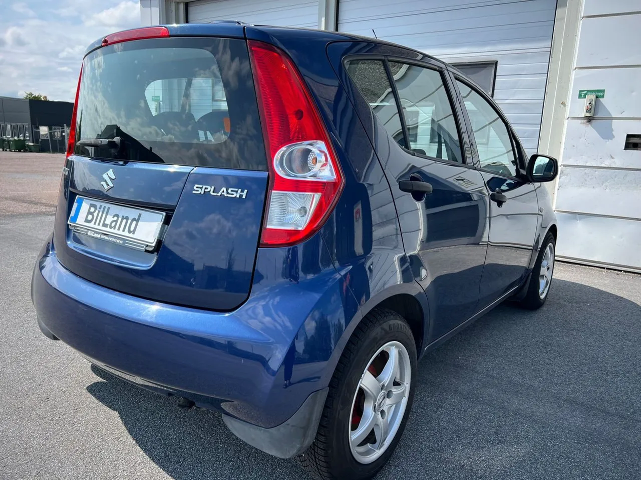 Vehicle image 5
