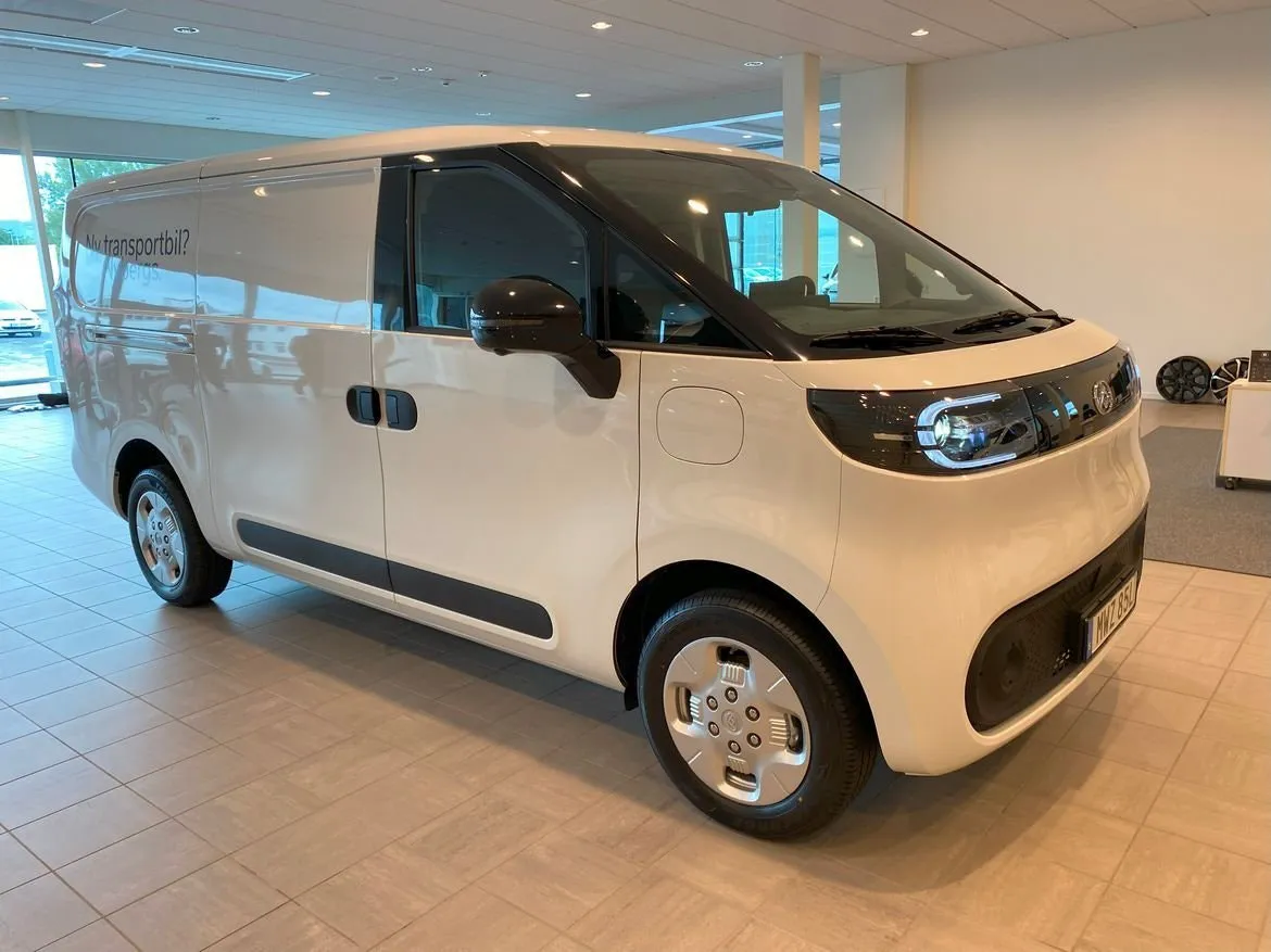 Vehicle image 8