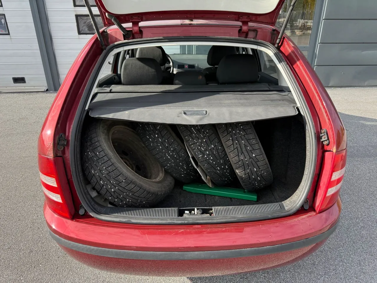 Vehicle image 11