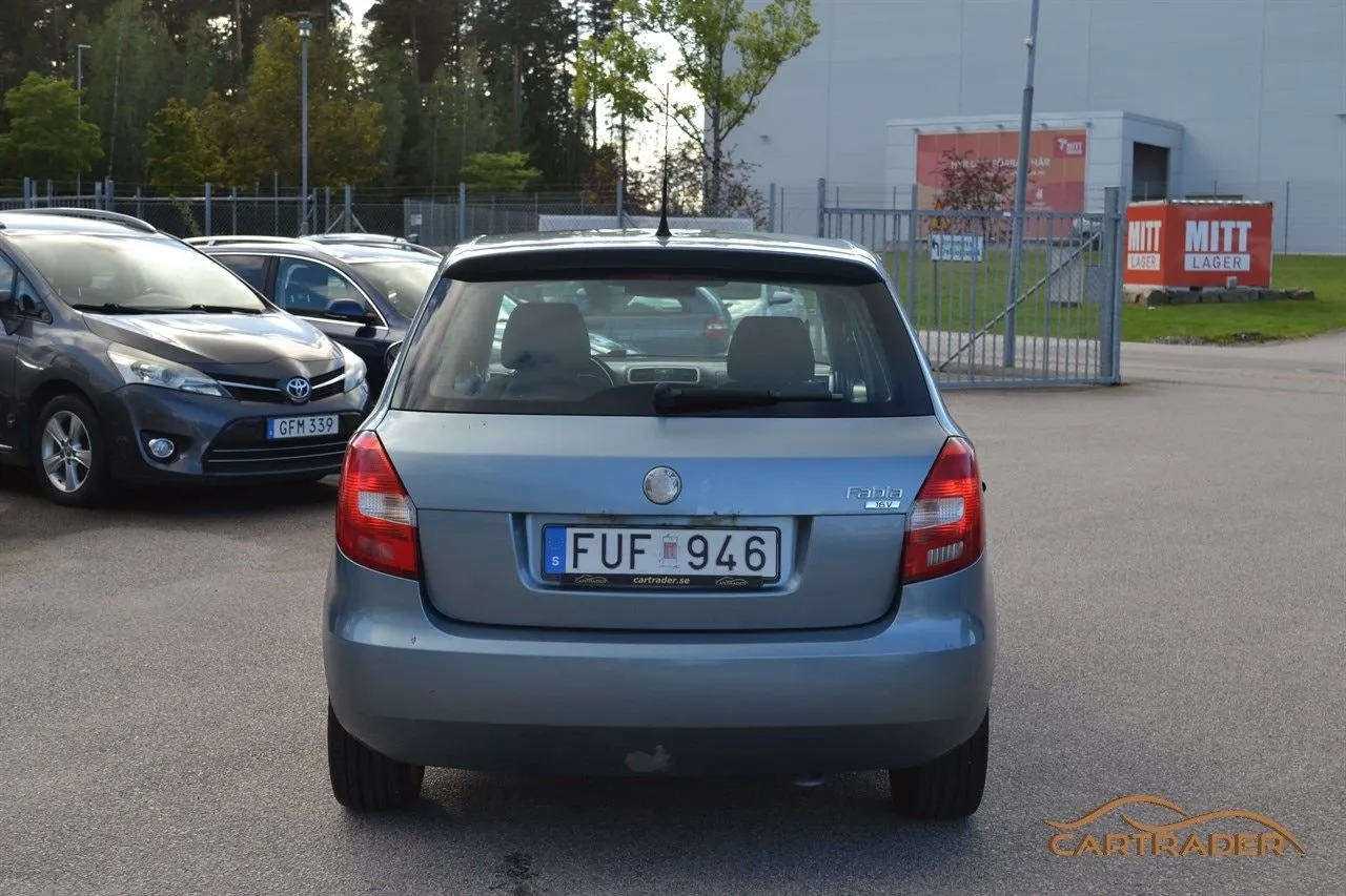 Vehicle image 5