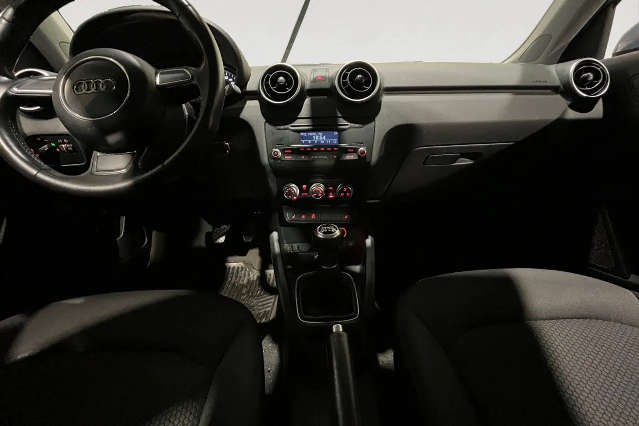 Vehicle image 11