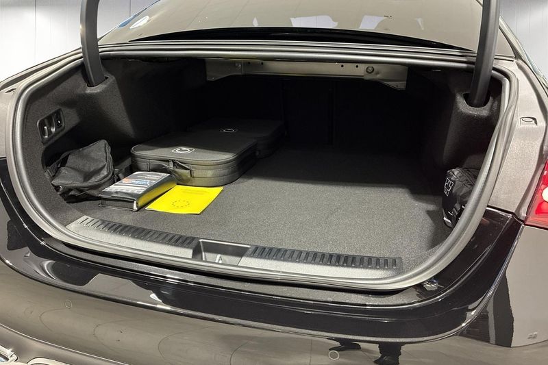 Mercedes E300 bild 15
