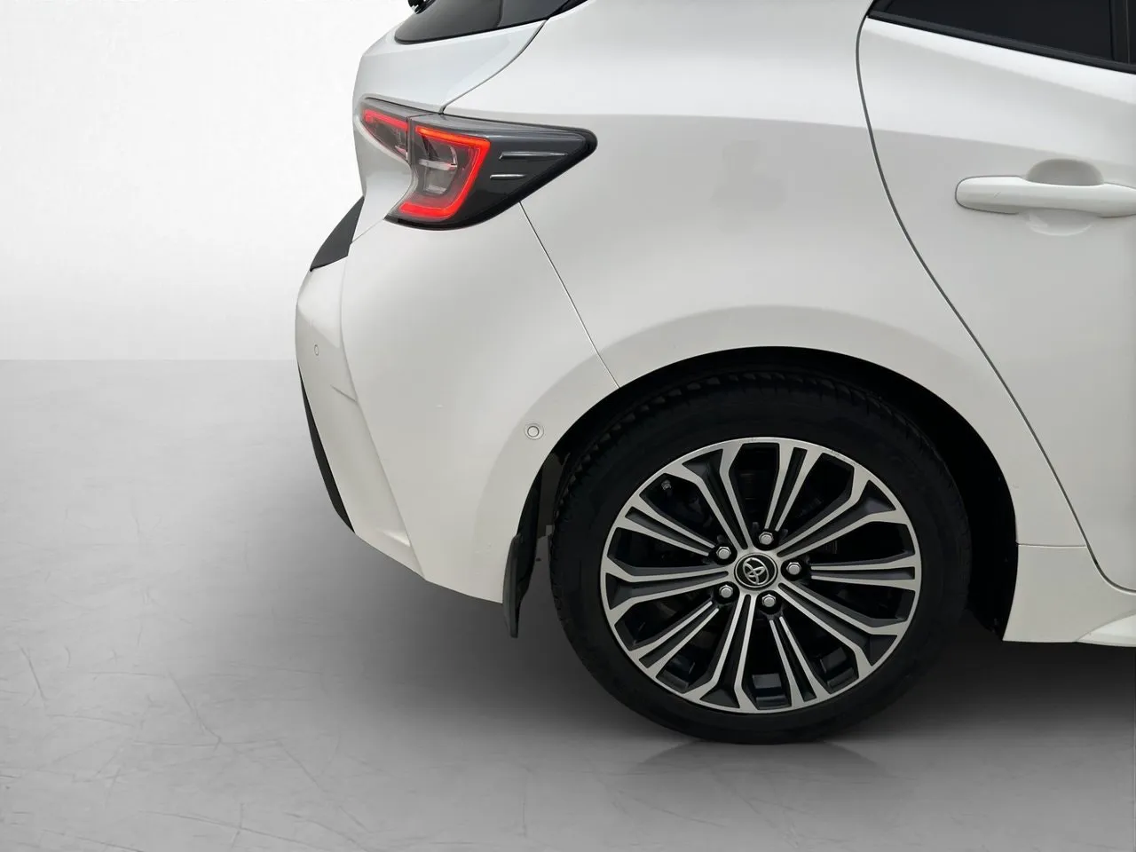 Vehicle image 30