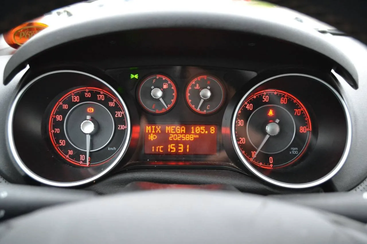 Vehicle image 15
