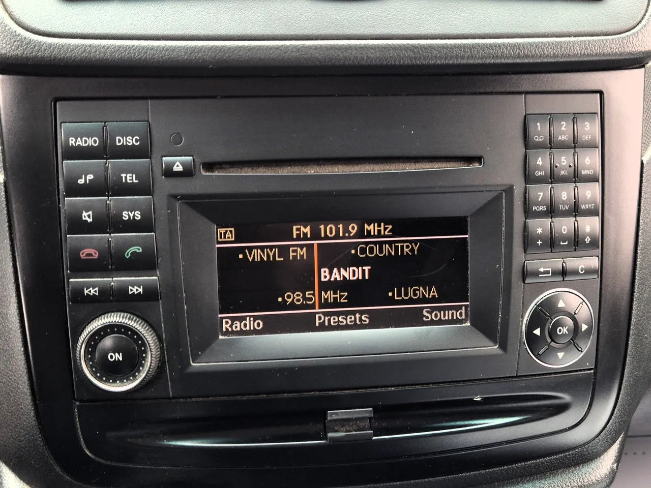 Vehicle image 21